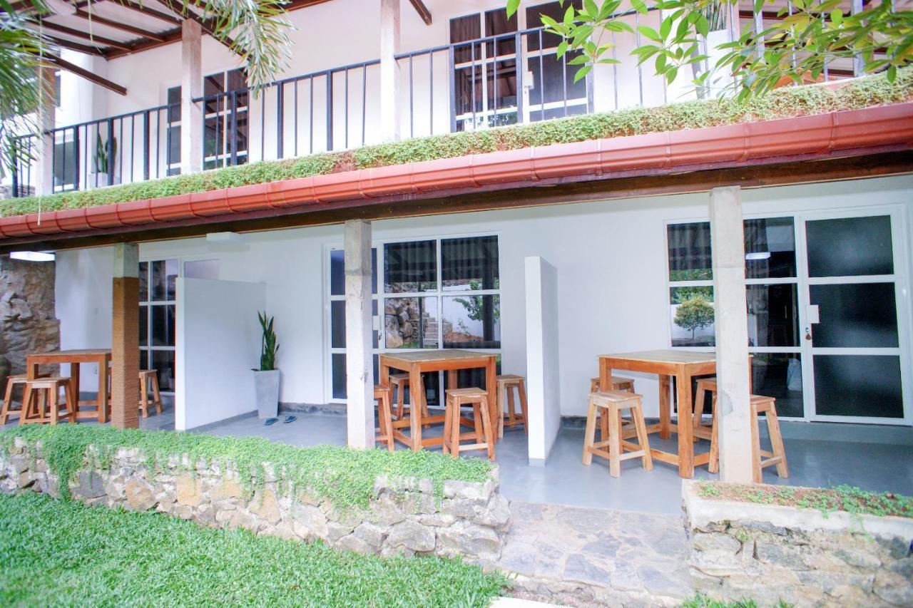 Pineview Hotell Unawatuna Exteriör bild